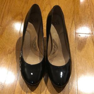 Sofft patent leather black pumps